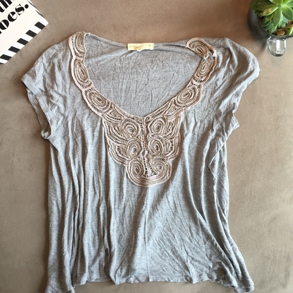 Staring at the Stars Appliqué Short Sleeve Tee – Size Small - Picture 1 of 6